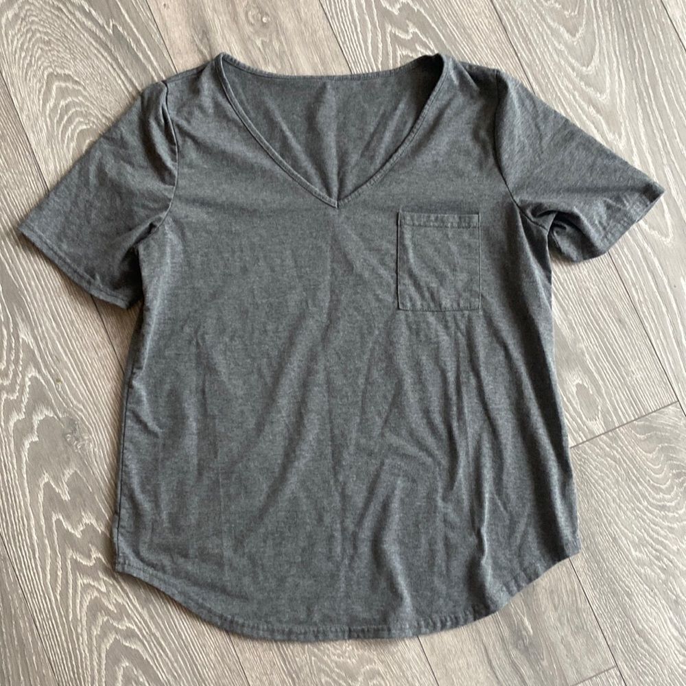 Essential Grey t shirt - Picture 1 of 4